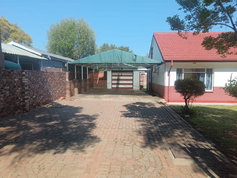 3 Bedroom Property for Sale in Heuwelsig Northern Cape